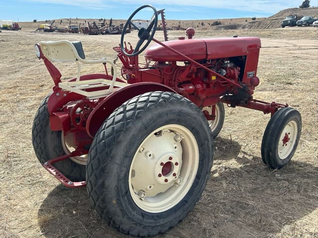 Image of Farmall 140 equipment image 4