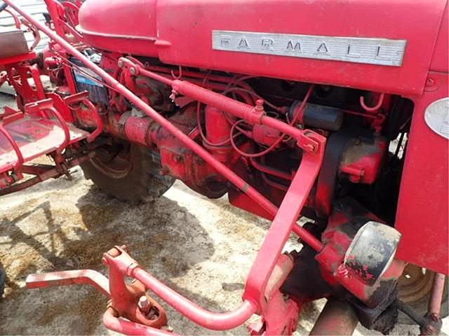 Image of Farmall 140 equipment image 2