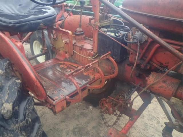 Image of Farmall 140 equipment image 4