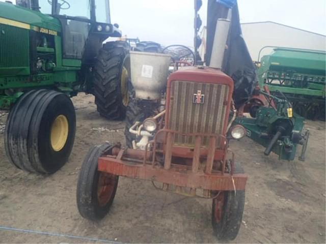 Image of Farmall 140 equipment image 1