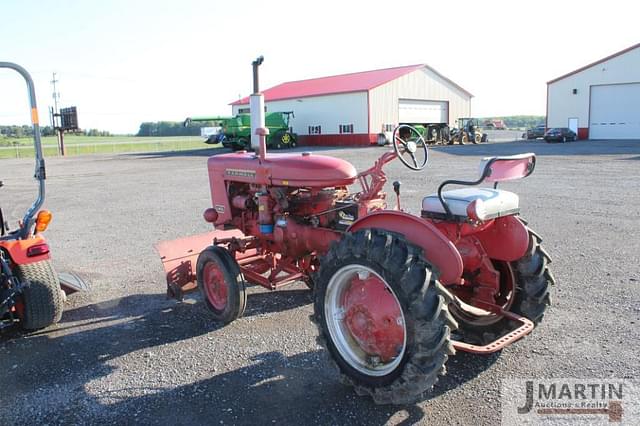 Image of Farmall 140 equipment image 2