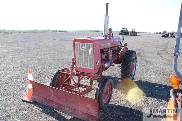 Image of Farmall 140 equipment image 1