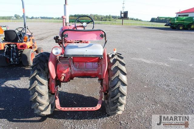 Image of Farmall 140 equipment image 4