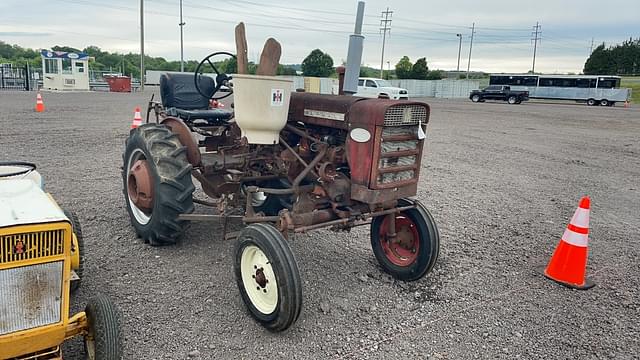 Image of Farmall 140 equipment image 2
