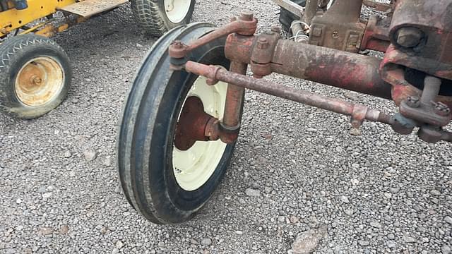 Image of Farmall 140 equipment image 4