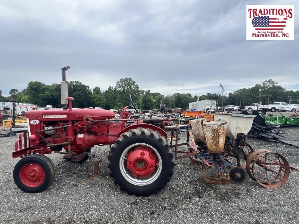 Farmall 140 Equipment Image0