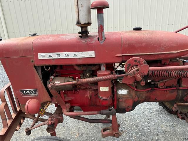 Image of Farmall 140 equipment image 2