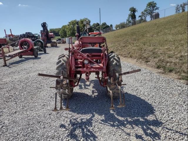 Image of Farmall 140 equipment image 1