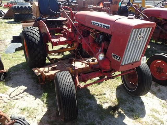 Image of Farmall 140 equipment image 3