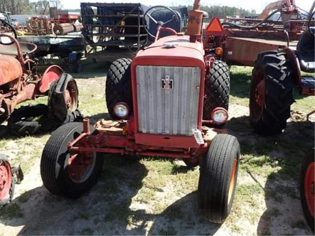 Image of Farmall 140 equipment image 1