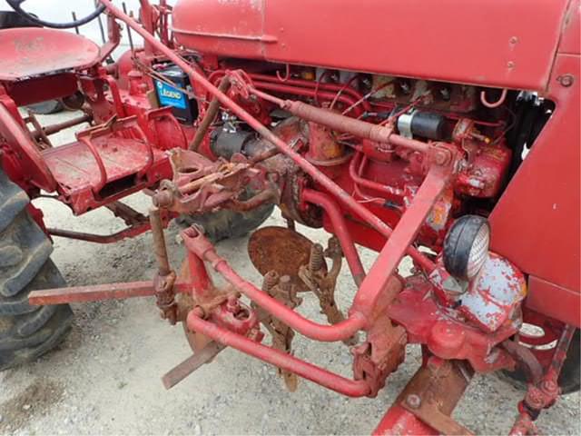 Image of Farmall 140 equipment image 2