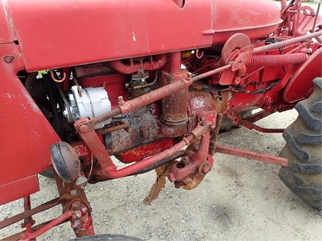 Image of Farmall 140 equipment image 4