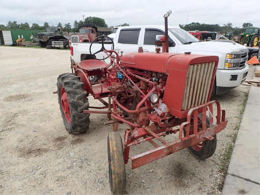 Image of Farmall 140 Primary image