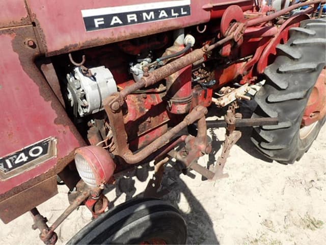 Image of Farmall 140 equipment image 4