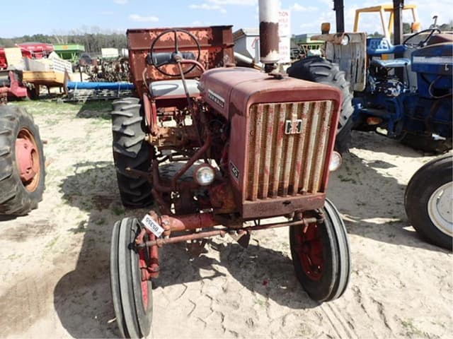 Image of Farmall 140 equipment image 1