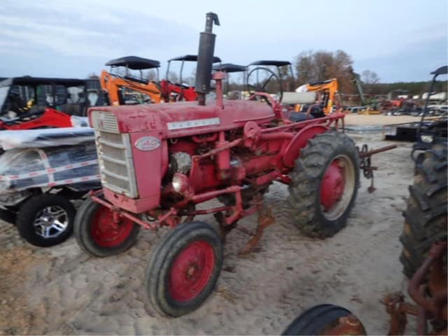 Image of Farmall 140 equipment image 2