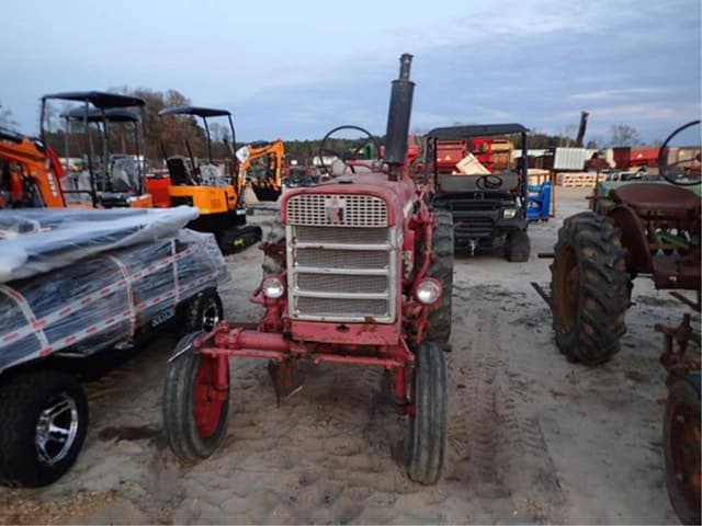 Image of Farmall 140 equipment image 1