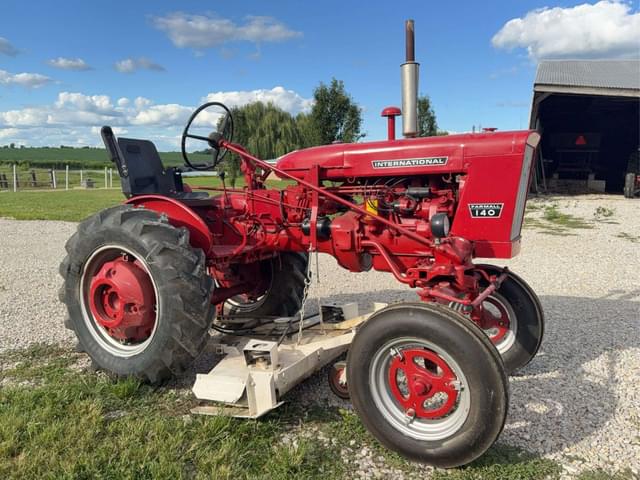Image of Farmall 140 equipment image 1