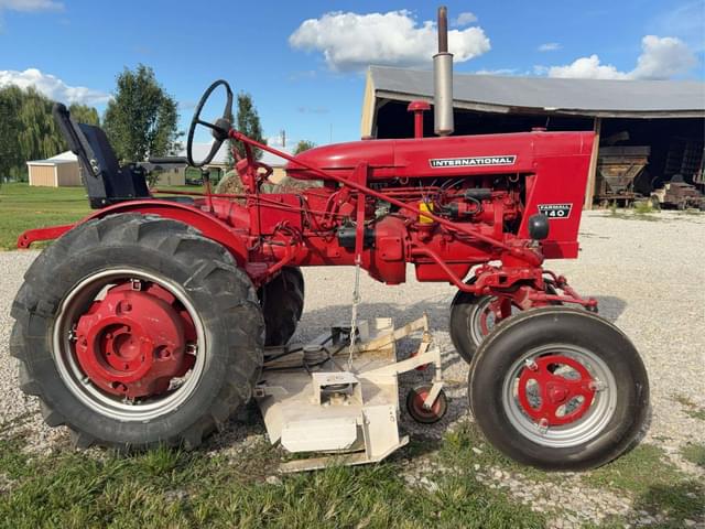 Image of Farmall 140 equipment image 2