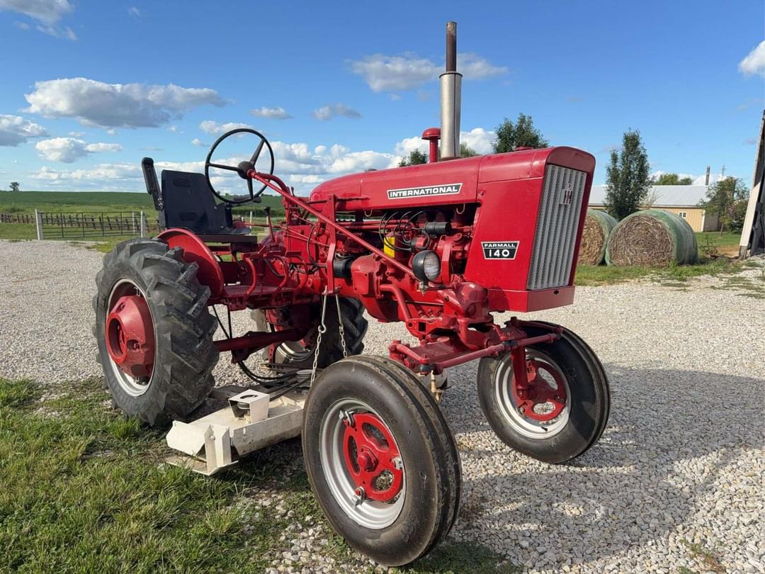 Image of Farmall 140 Primary image