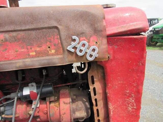 Image of Farmall 200 equipment image 4