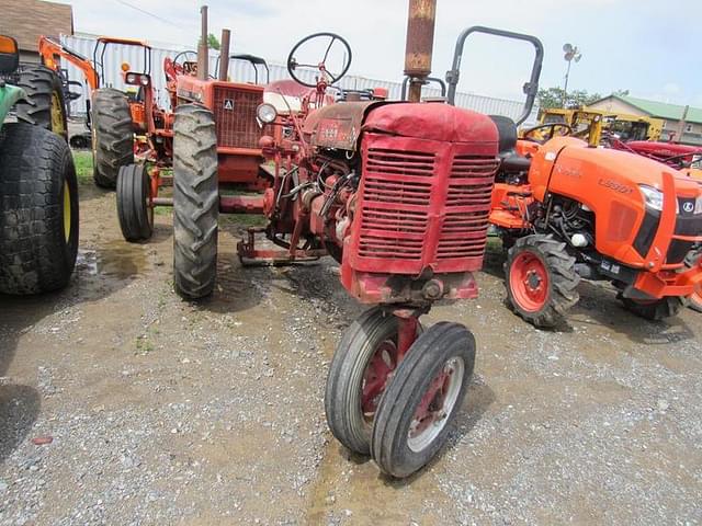 Image of Farmall 200 equipment image 2