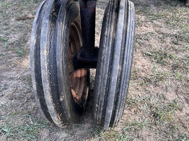 Image of Farmall 200 equipment image 1