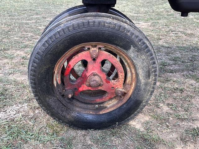 Image of Farmall 200 equipment image 3