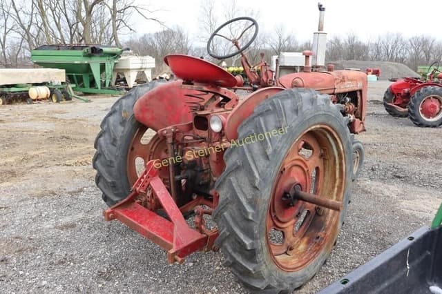 Image of Farmall 200 equipment image 2