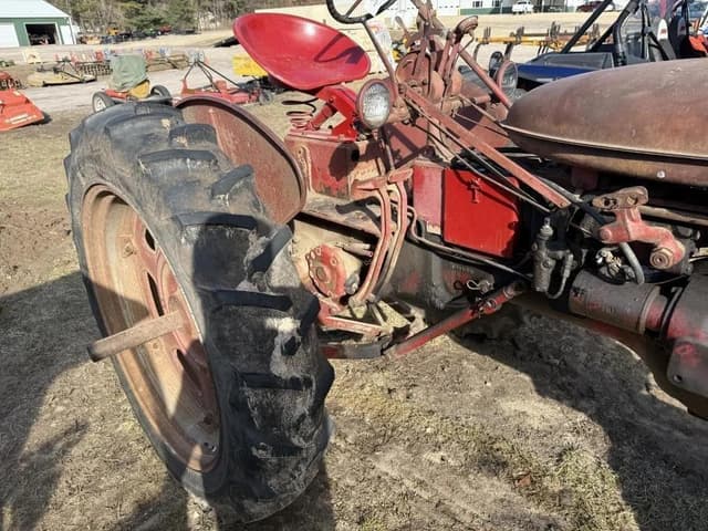 Image of Farmall 200 equipment image 4