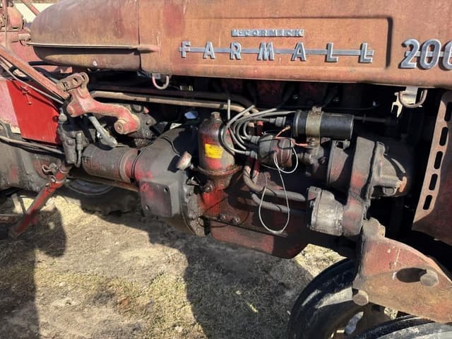 Image of Farmall 200 equipment image 3