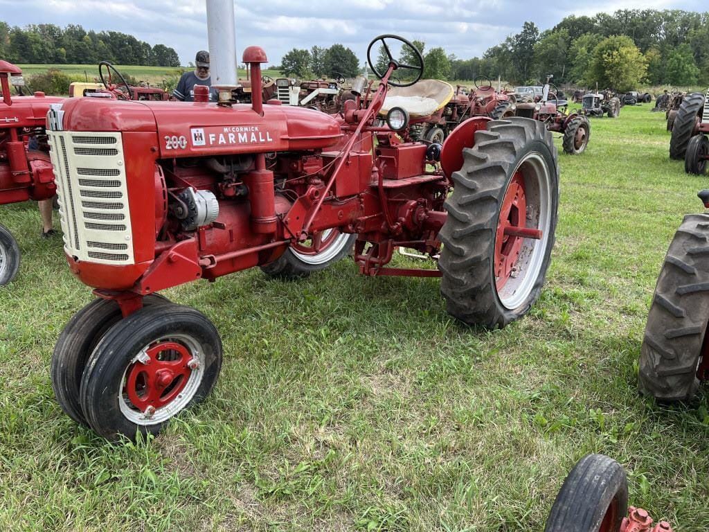 Main image Farmall 200