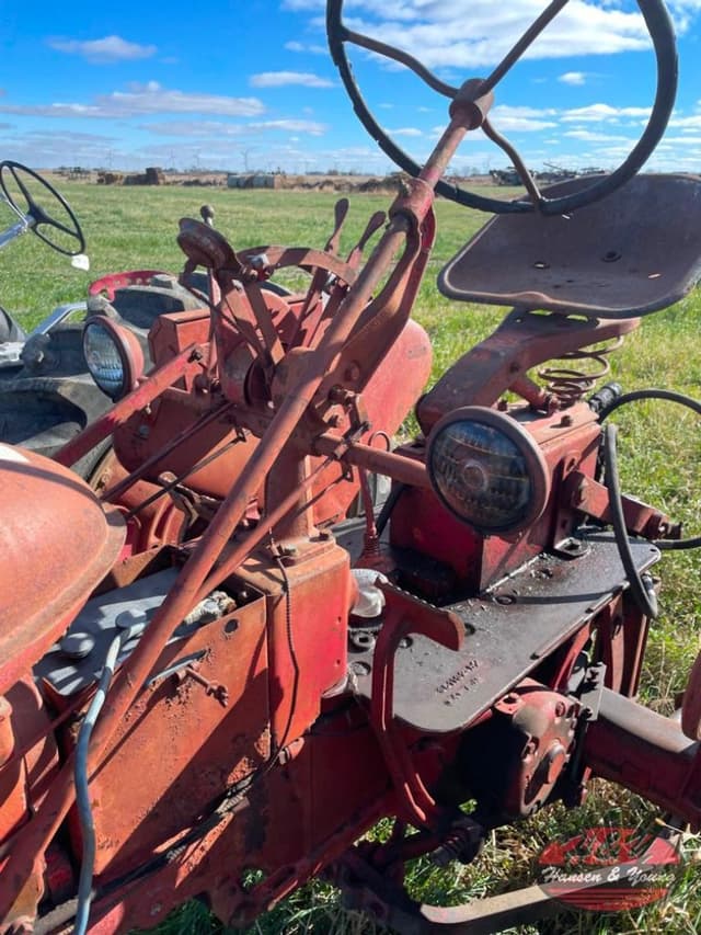 Image of Farmall 200 equipment image 3
