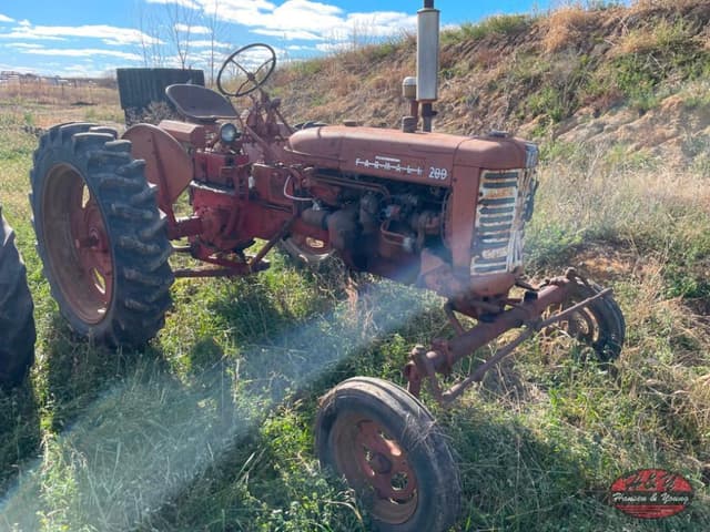 Image of Farmall 200 equipment image 2