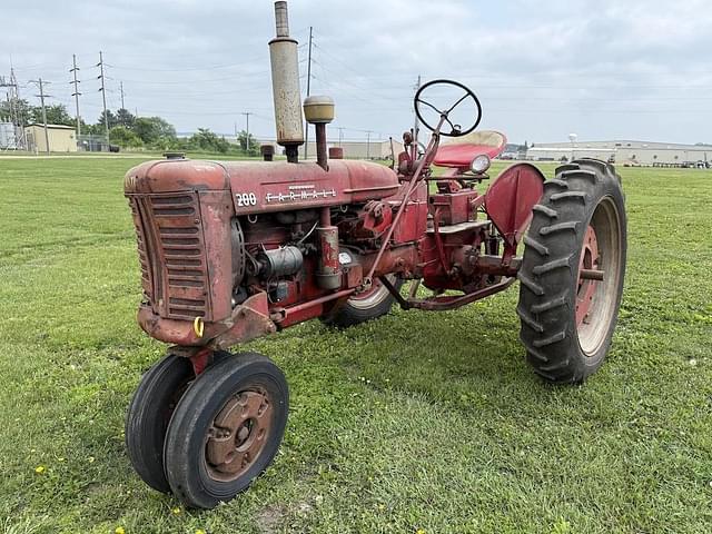 Image of Farmall 200 equipment image 2