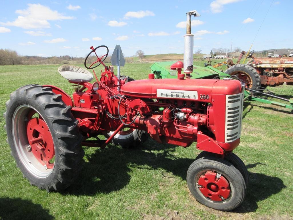 Main image Farmall 200