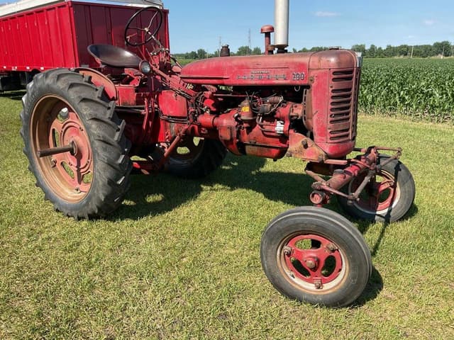 Image of Farmall 200 equipment image 1