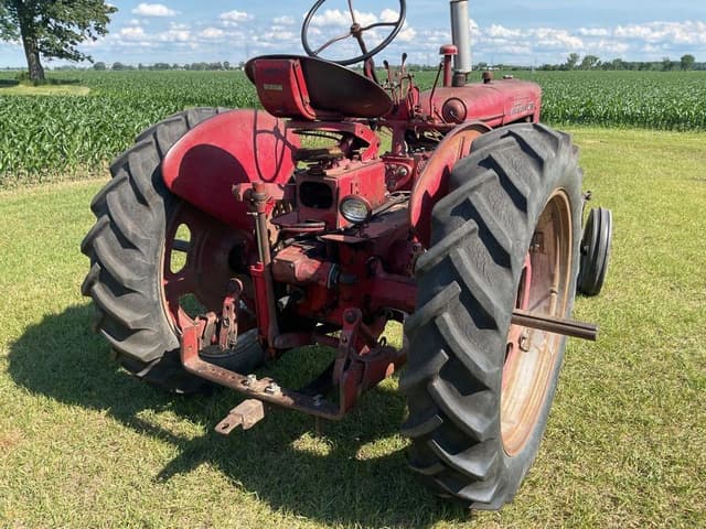 Image of Farmall 200 equipment image 3