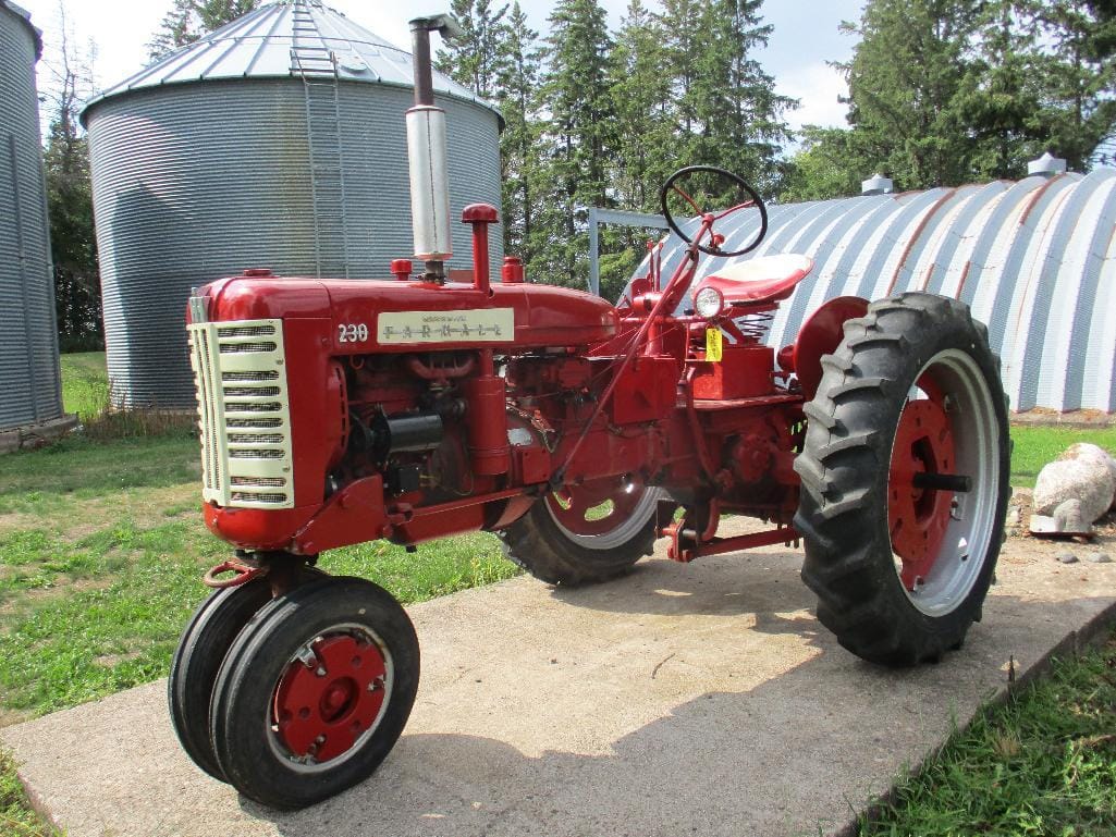 Main image Farmall 230