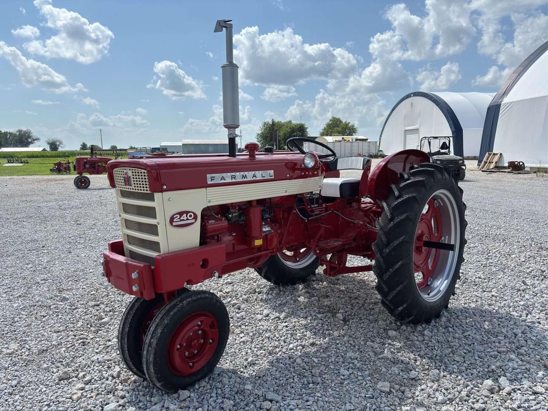 Image of Farmall 240 Primary image