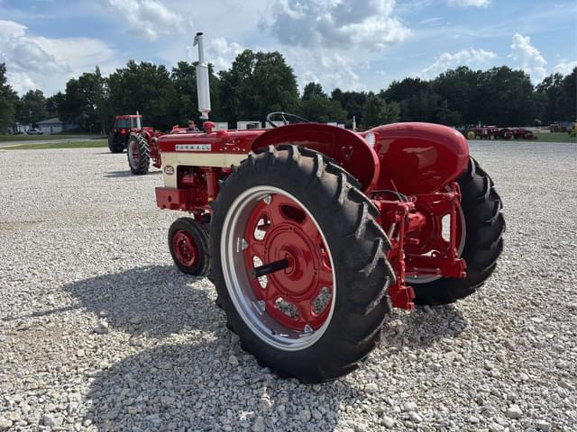 Image of Farmall 240 equipment image 2