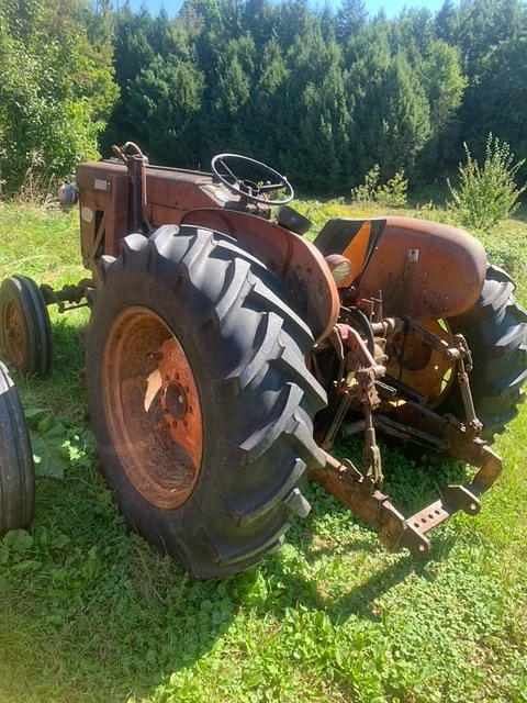 Image of International Harvester 240 equipment image 3