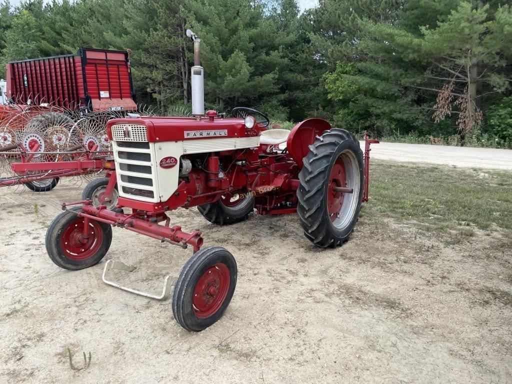 Main image Farmall 240
