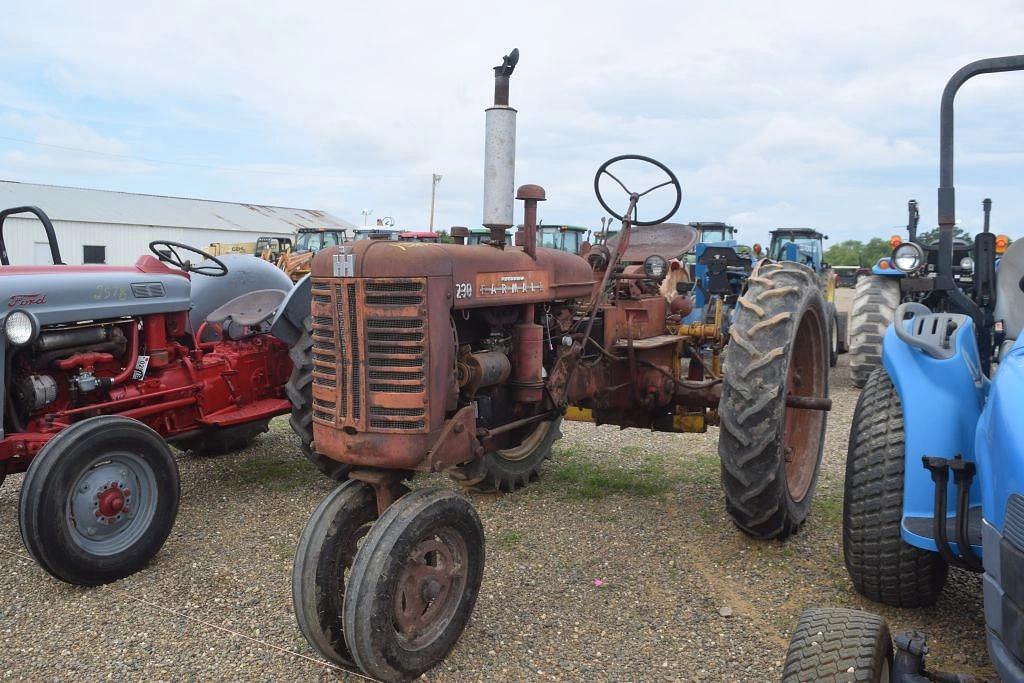 Image of Farmall 230 Primary image