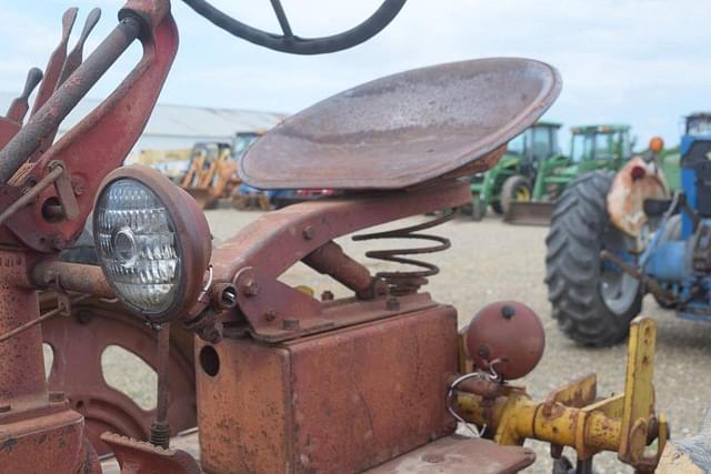 Image of Farmall 230 equipment image 4