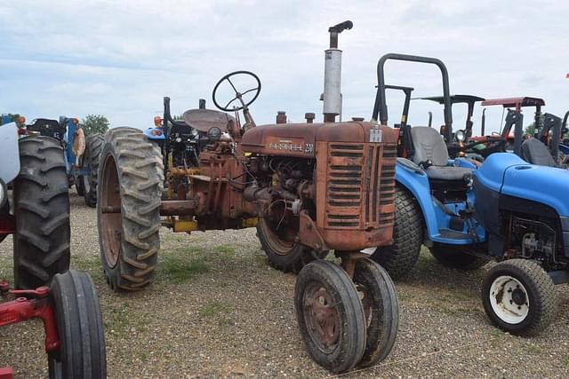 Image of Farmall 230 equipment image 3