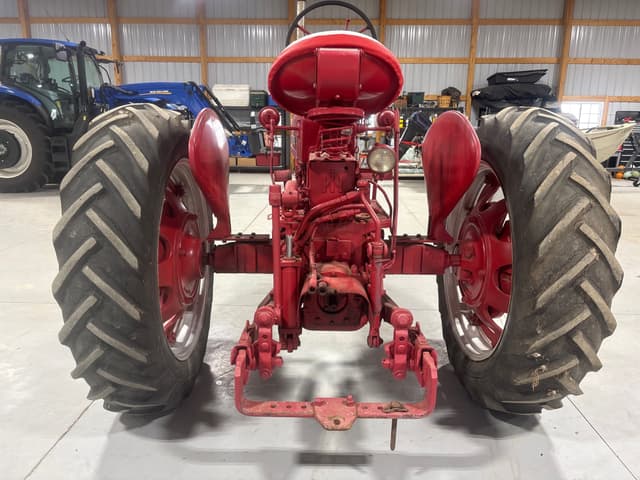 Image of Farmall 300 equipment image 3