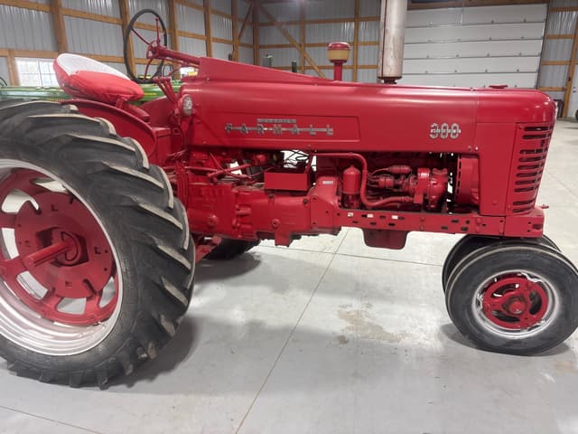 Image of Farmall 300 equipment image 1
