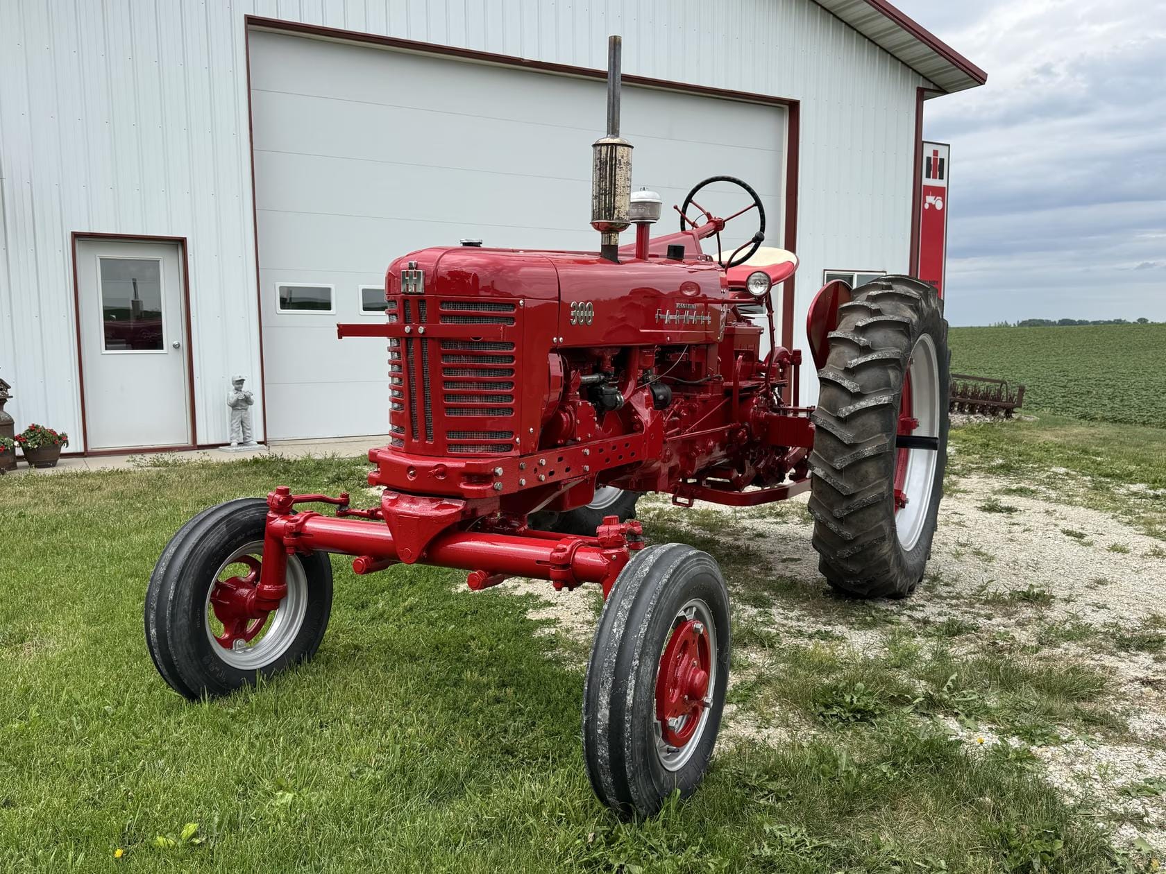 1954 Farmall 300 Equipment Image0