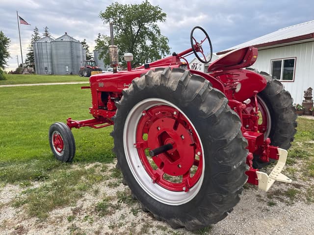 Image of Farmall 300 equipment image 4